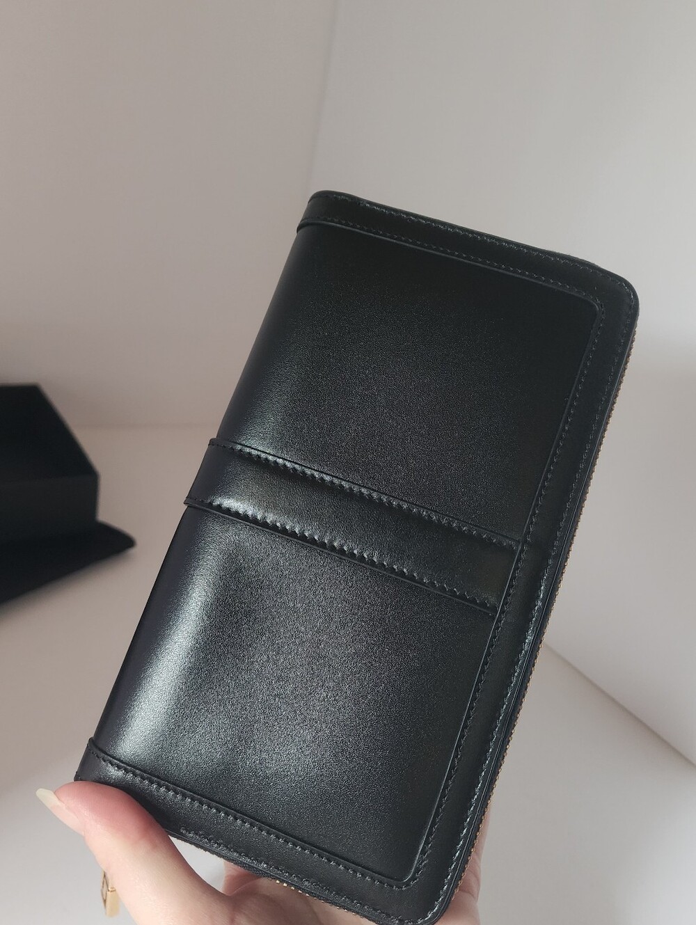 Versace Logo Detailed Zipped Wallet - Picture 8 of 15